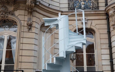 274,000 euros pour un tronçon  d&#039;escalier de la Tour Eiffel